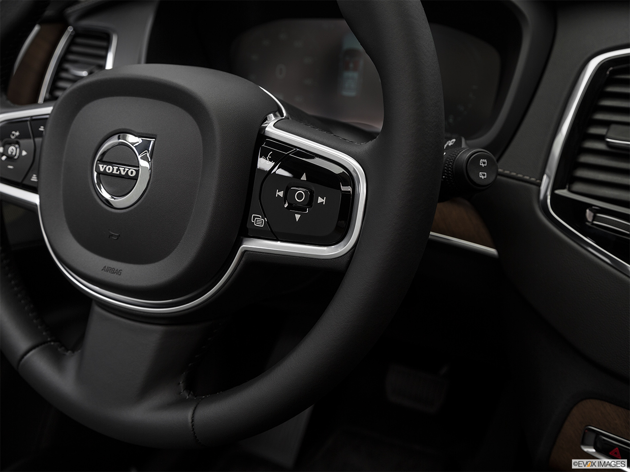2017 Volvo XC90 Plug-In Hybrid T8 Inscription Steering Wheel Controls (Right Side) 