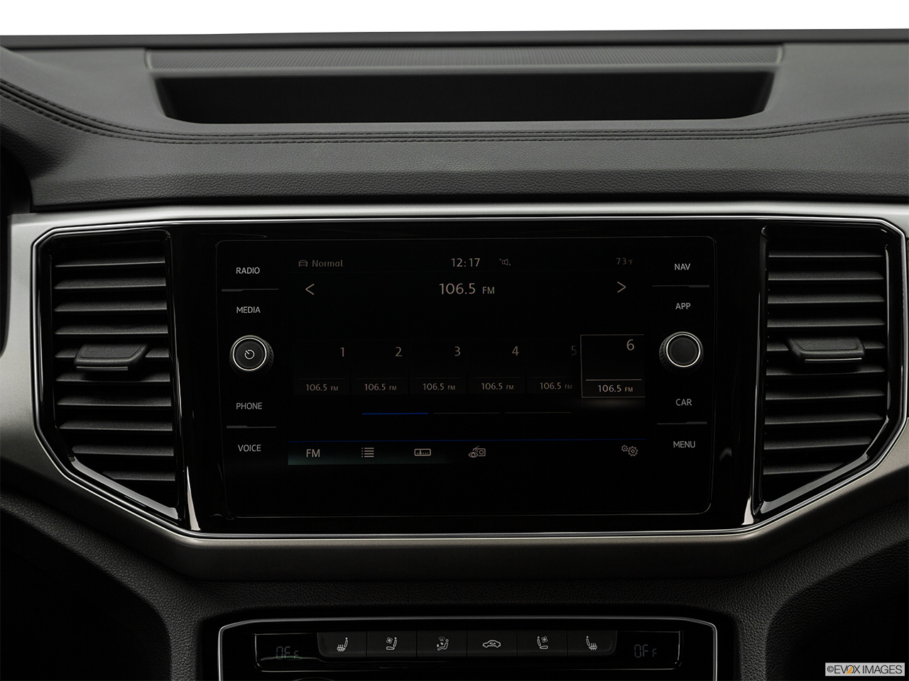 2018 Volkswagen Atlas SEL Premium Closeup of radio head unit 