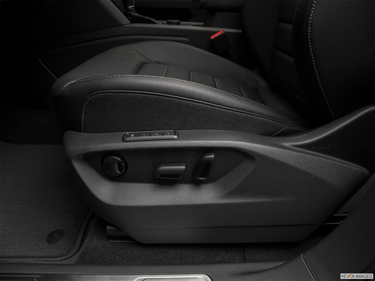 2018 Volkswagen Atlas SEL Premium Seat Adjustment Controllers. 