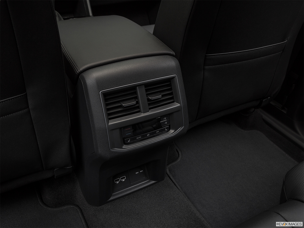 2018 Volkswagen Atlas SEL Premium Rear A/C controls. 