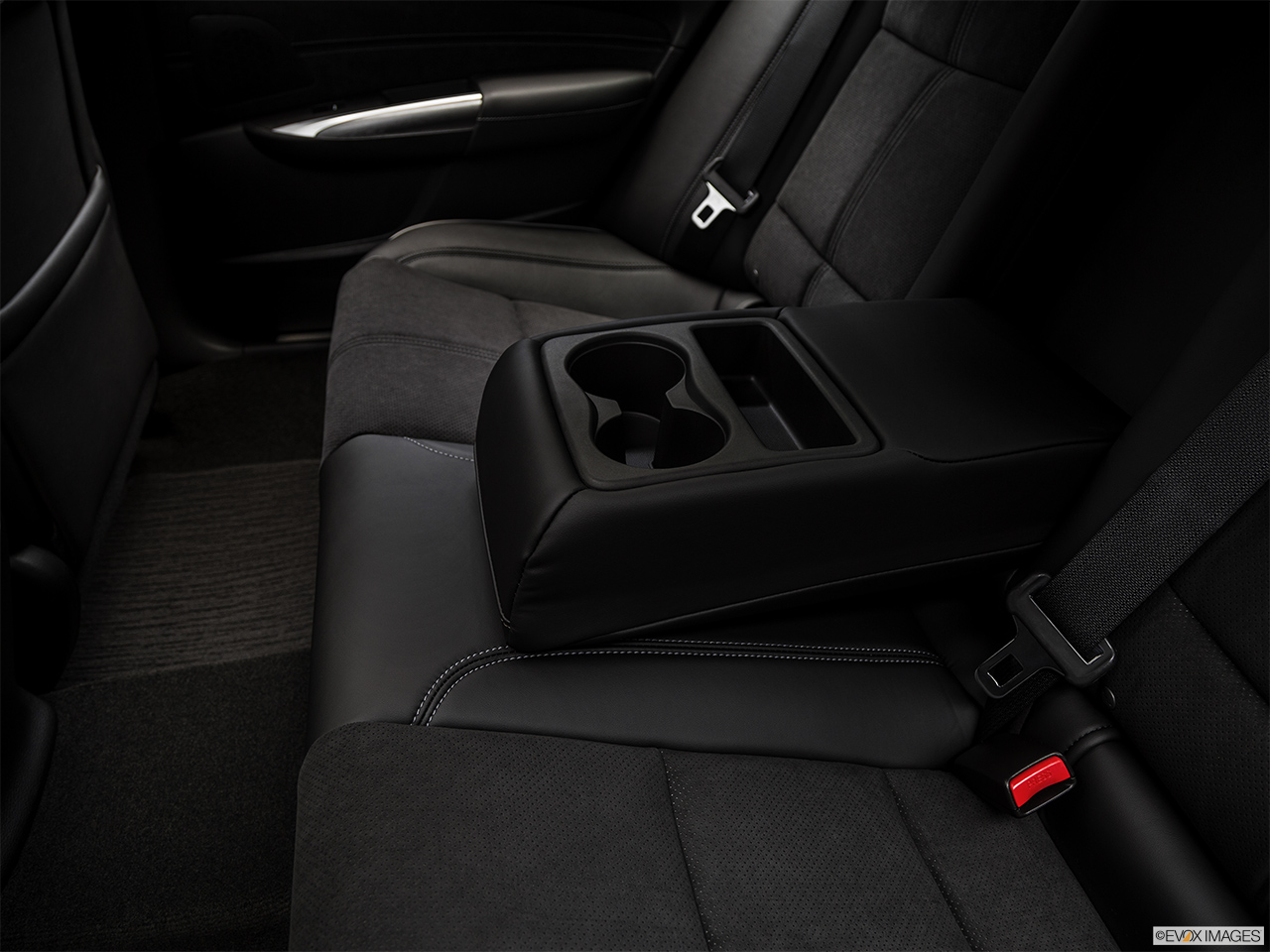 2019 Acura TLX 3.5L Rear center console with closed lid from driver's side looking down. 