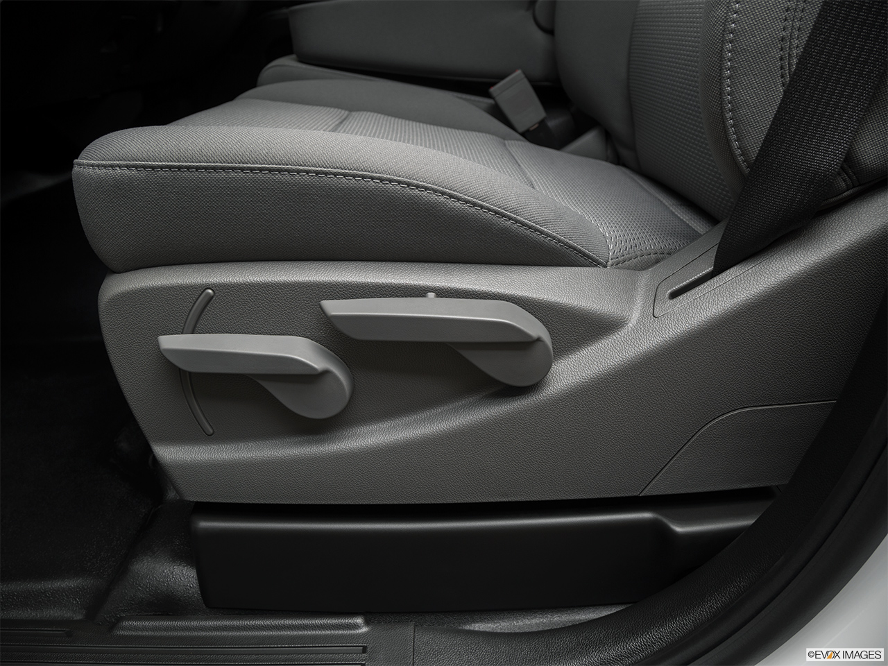 2017 GMC Sierra 3500 HD Base Seat Adjustment Controllers. 