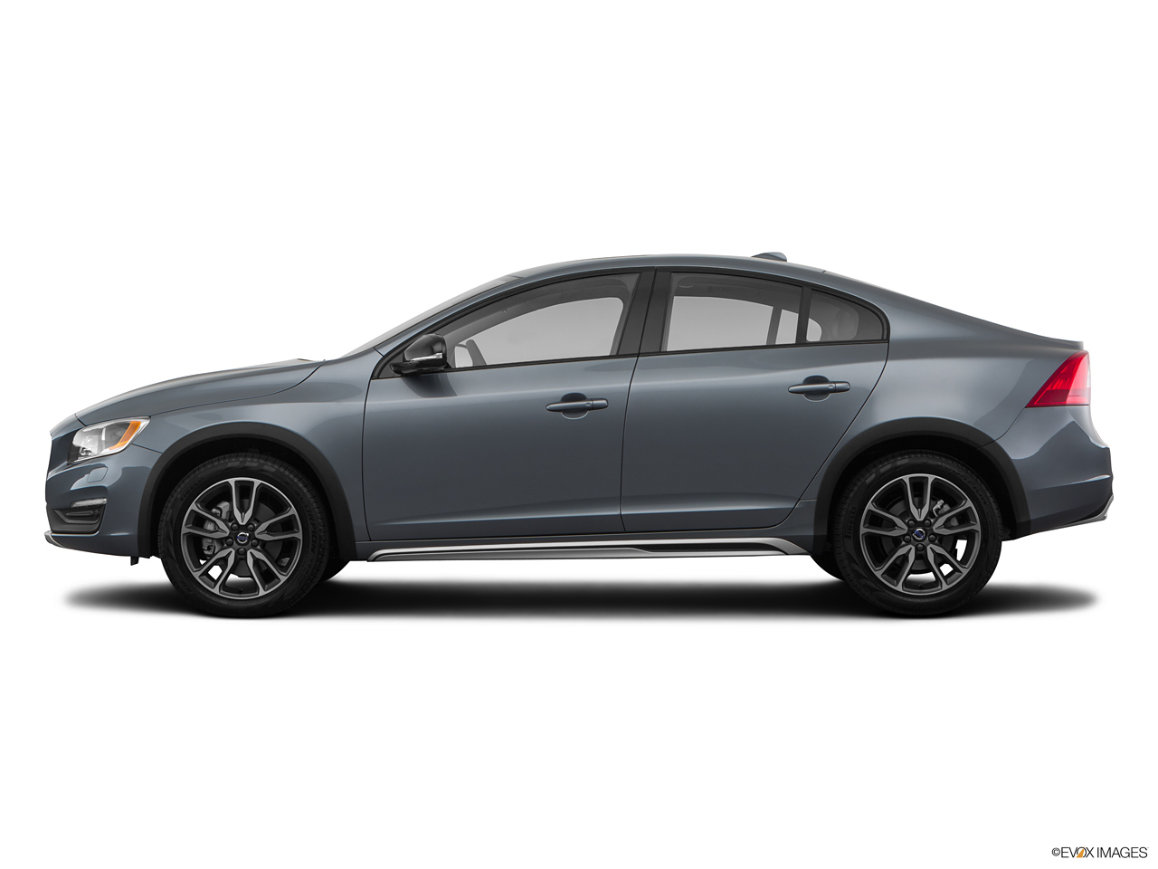 2022 Volvo S60 Cross Country   Side
