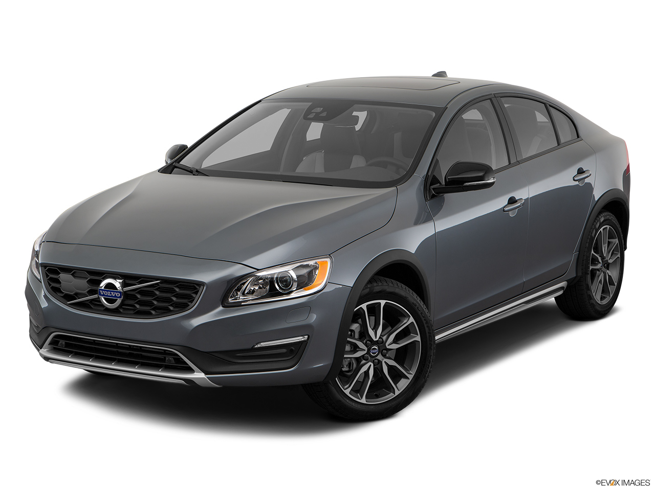 2018 Volvo S60 Cross Country T5 AWD Front angle view. 