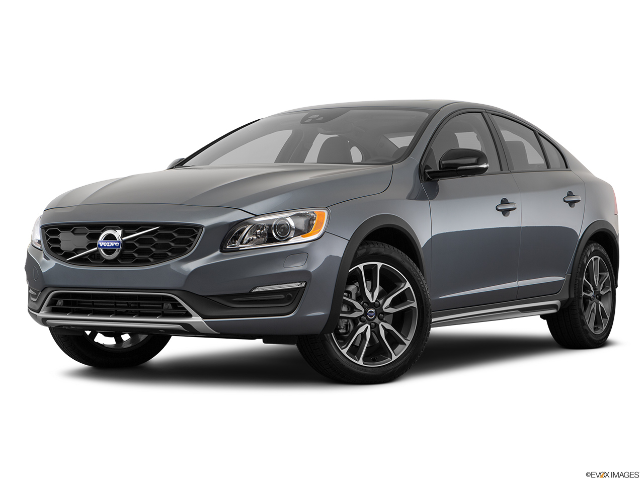 2018 Volvo S60 Cross Country T5 AWD Front angle medium view. 