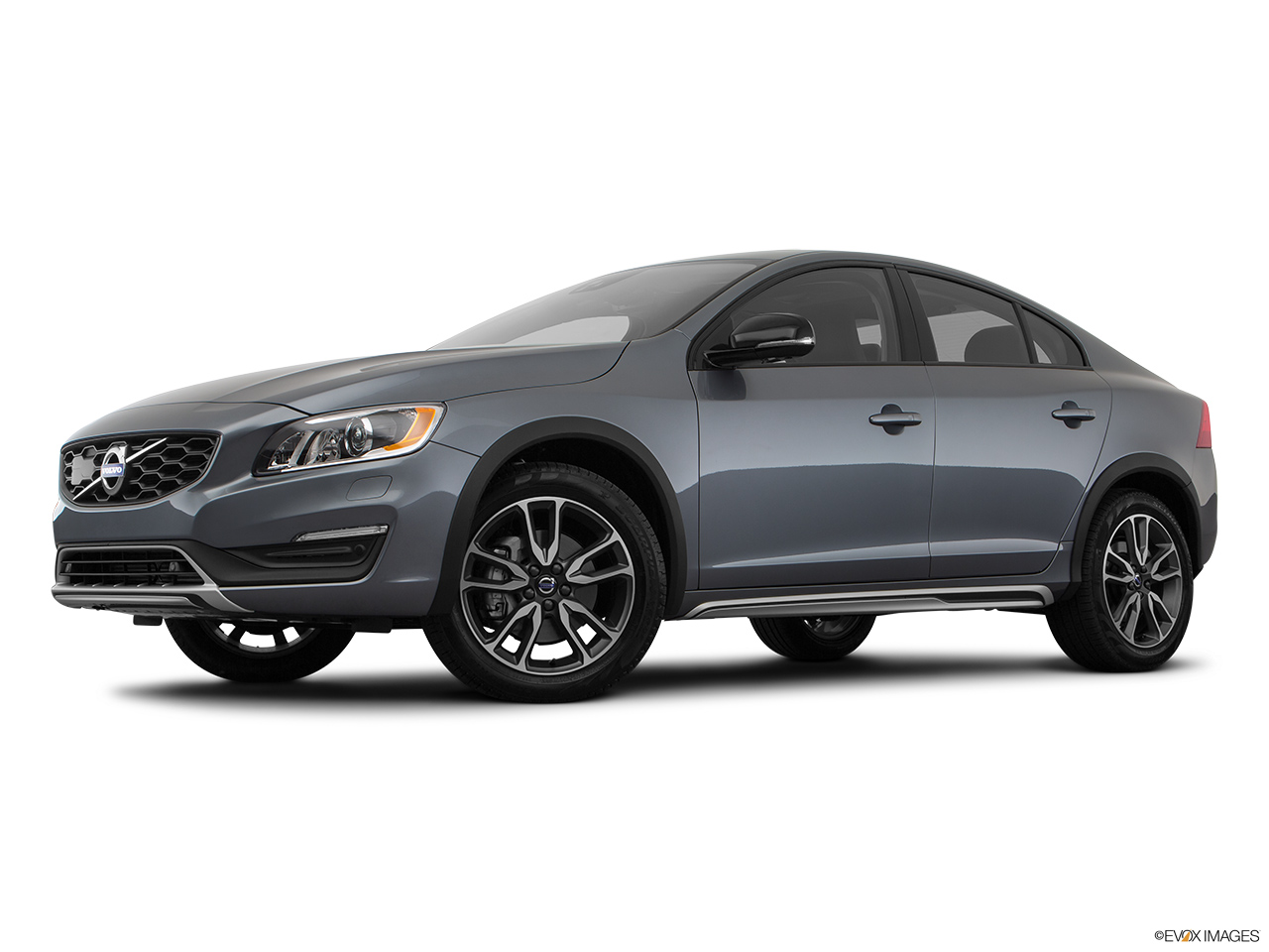 2018 Volvo S60 Cross Country T5 AWD Low/wide front 5/8. 