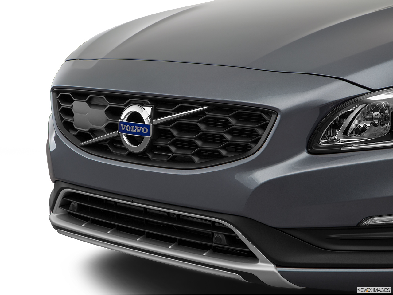 2018 Volvo S60 Cross Country T5 AWD Close up of Grill. 