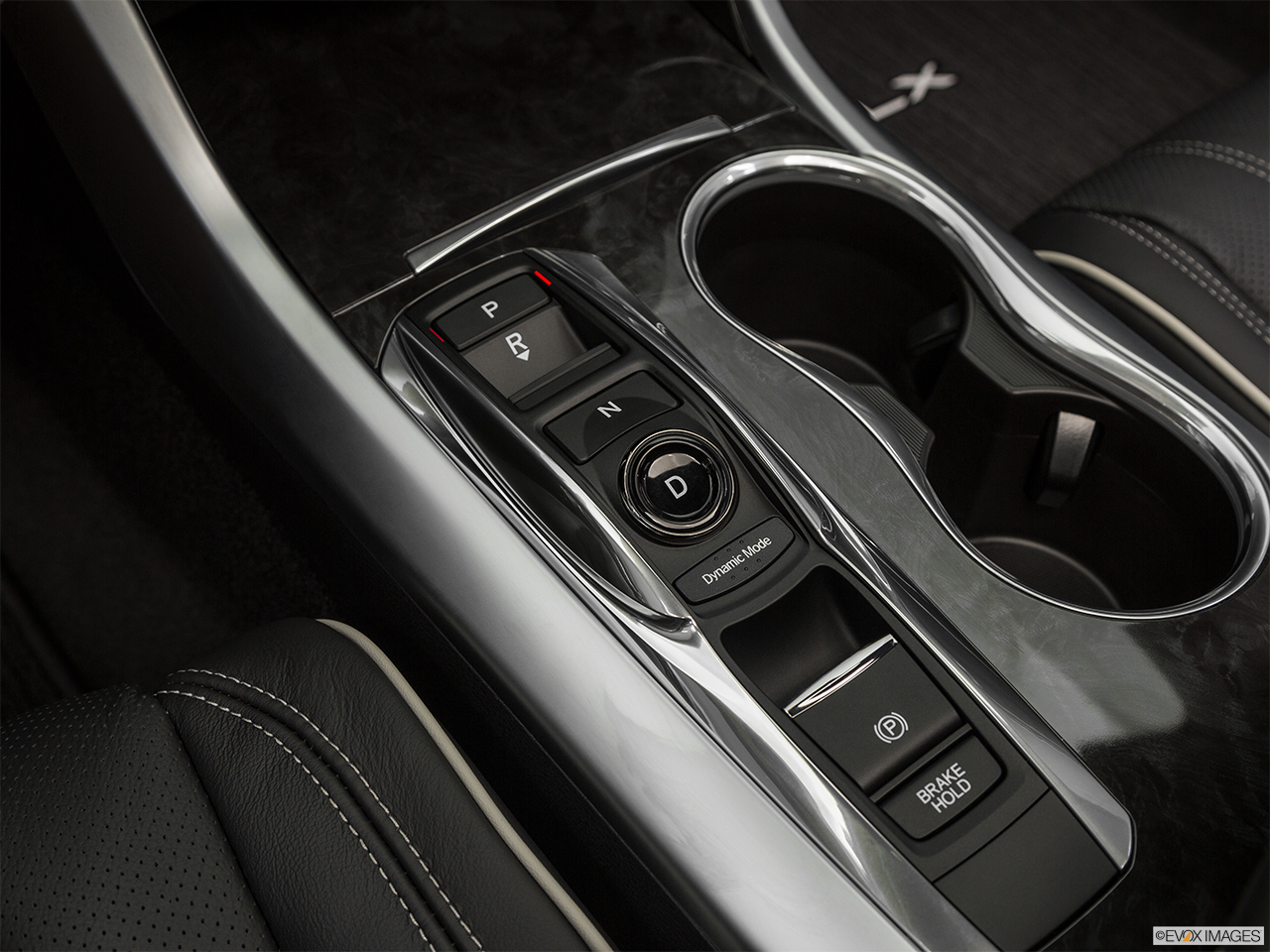 2018 Acura TLX 3.5L Gear shifter/center console. 