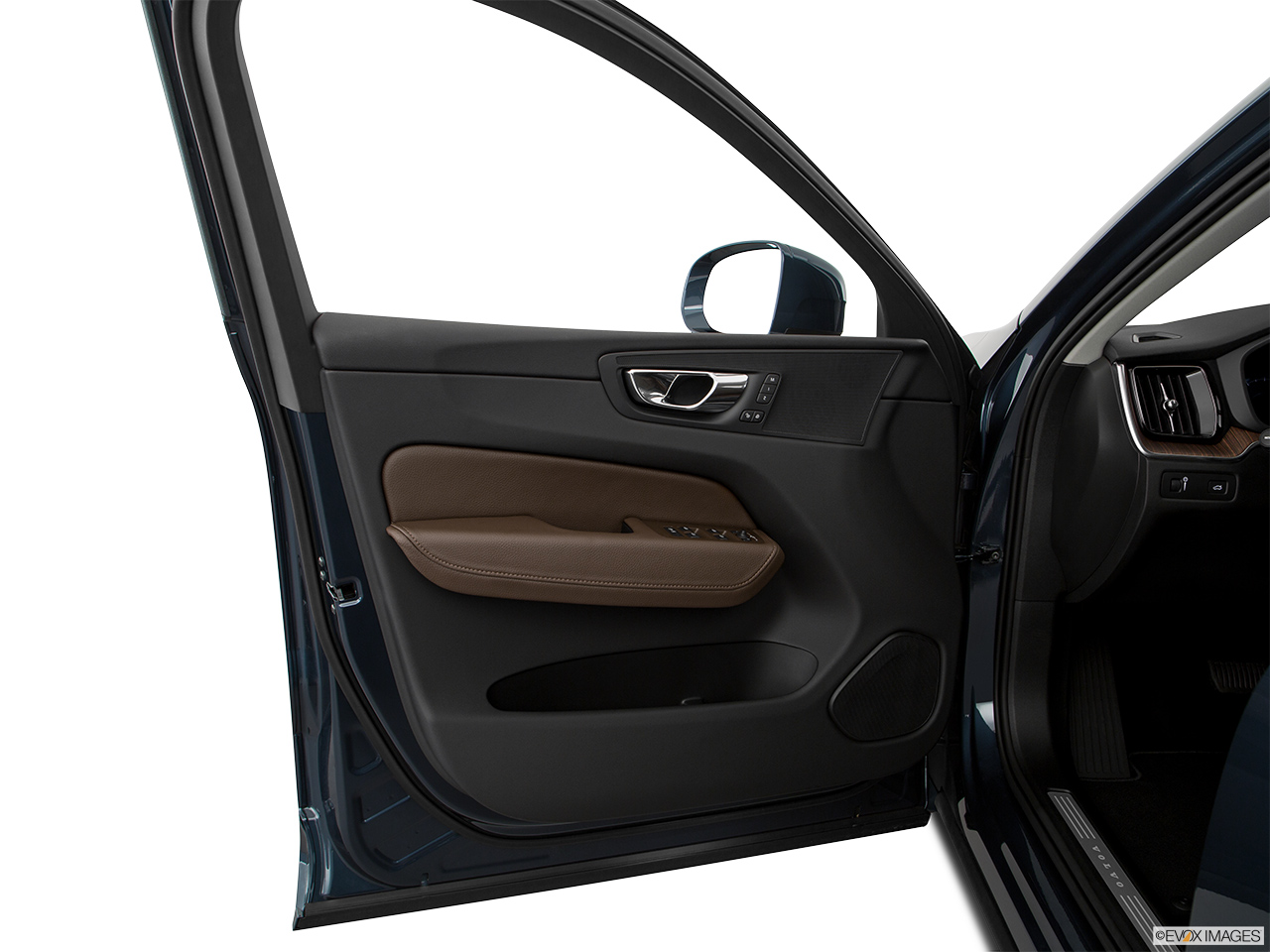 2018 Volvo XC60 T5 Momentum Inside of driver's side open door, window open. 