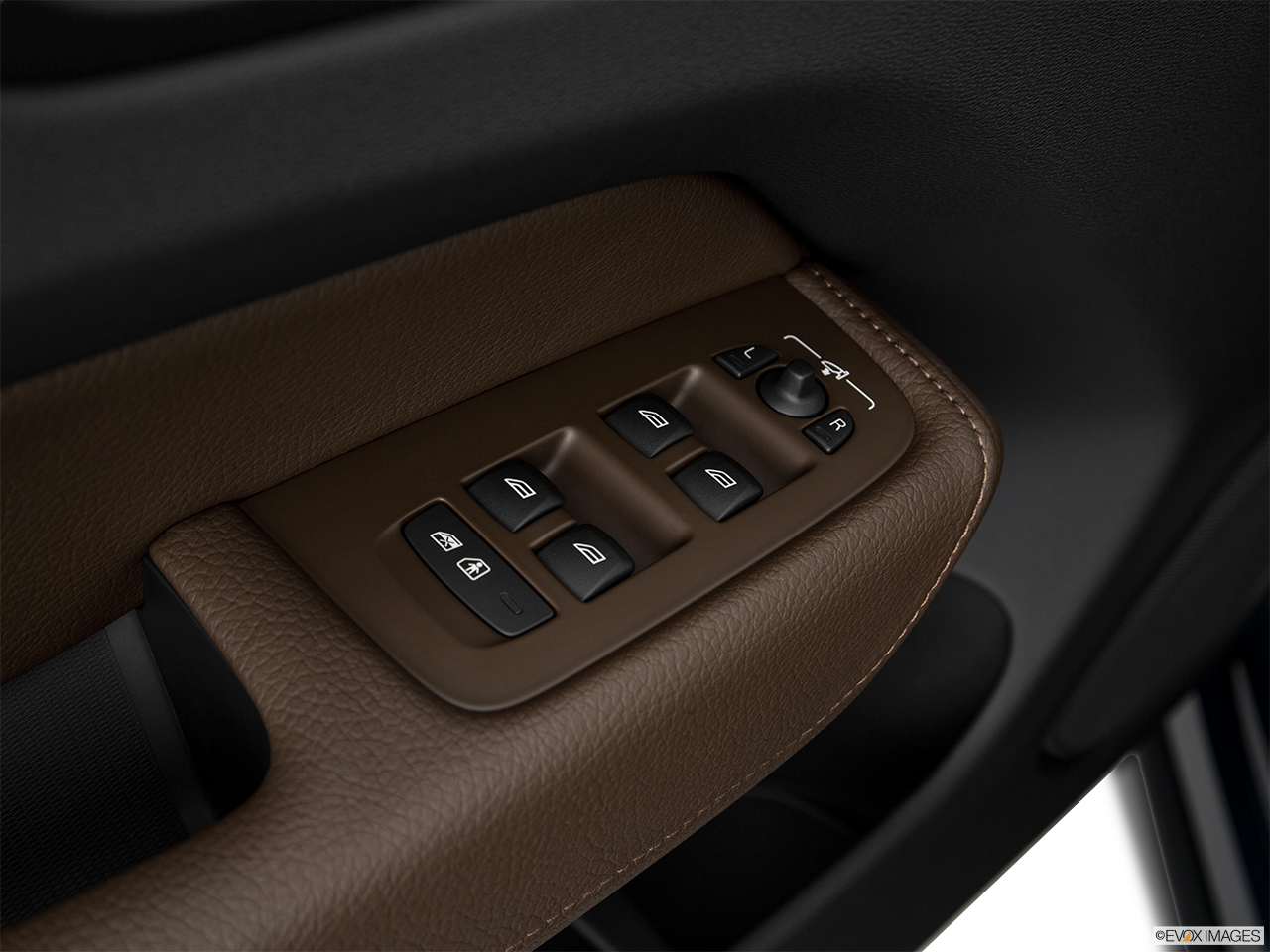 2018 Volvo XC60 T5 Momentum Driver's side inside window controls. 