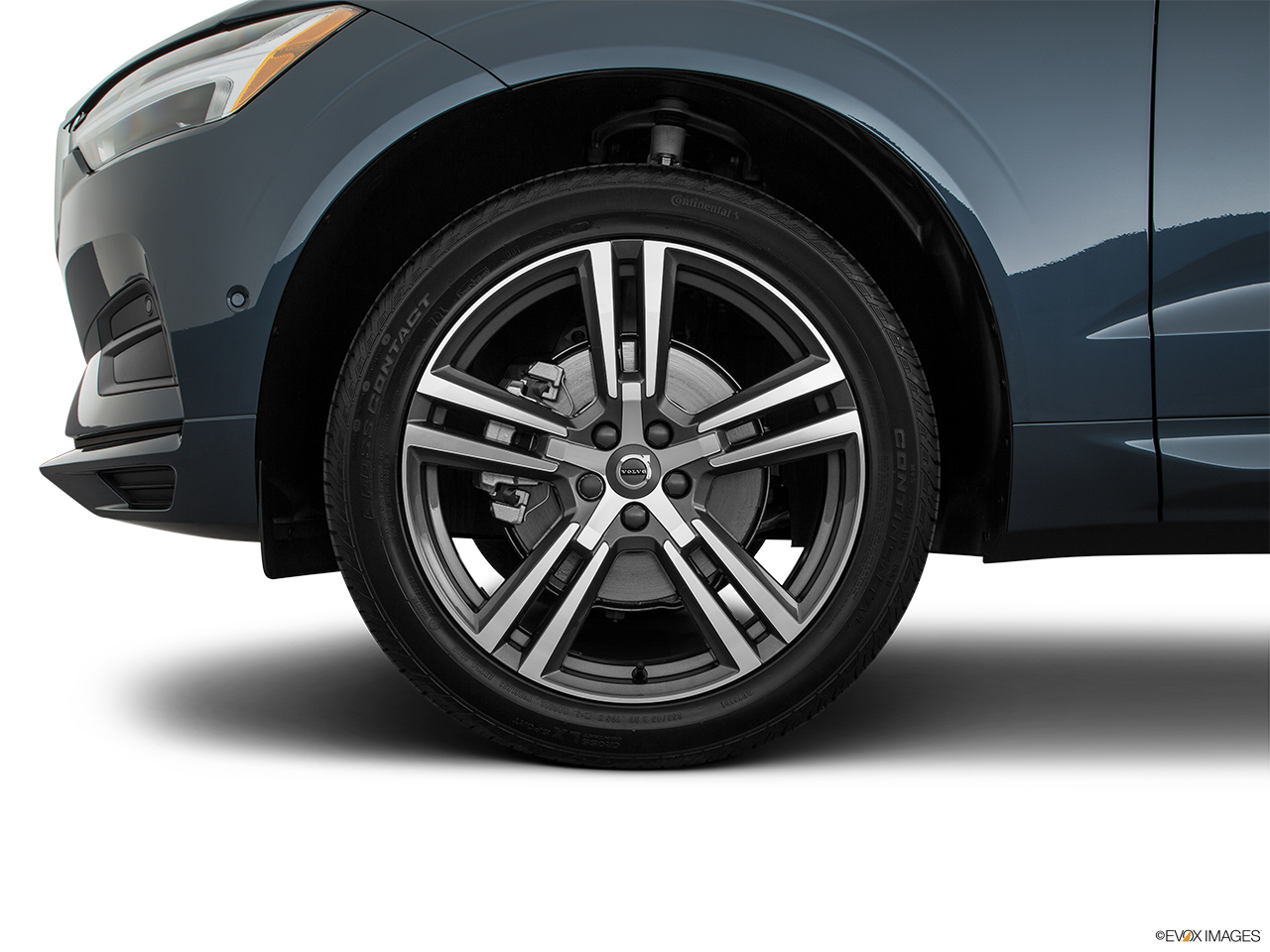 2018 Volvo XC60 T5 Momentum Front Drivers side wheel at profile. 