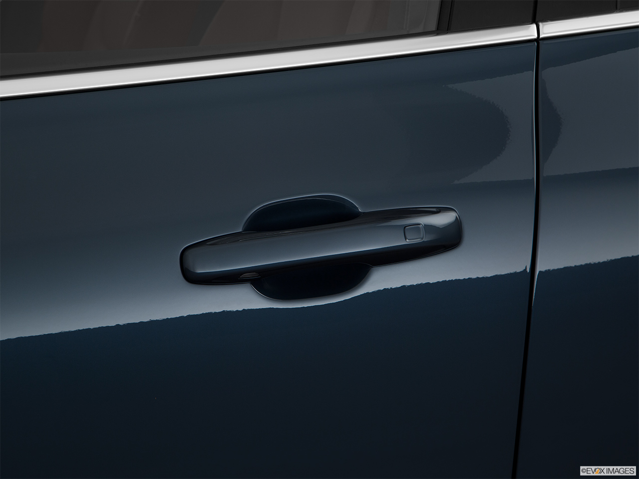 2018 Volvo XC60 T5 Momentum Drivers Side Door handle. 