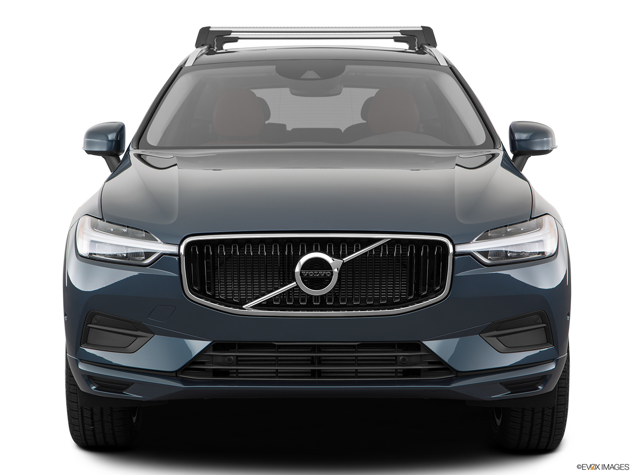 2018 Volvo XC60 T5 Momentum Low/wide front. 