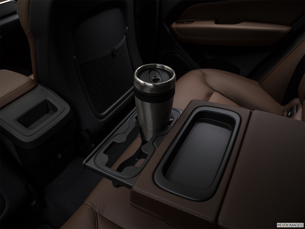 2018 Volvo XC60 T5 Momentum Cup holder prop (quaternary). 