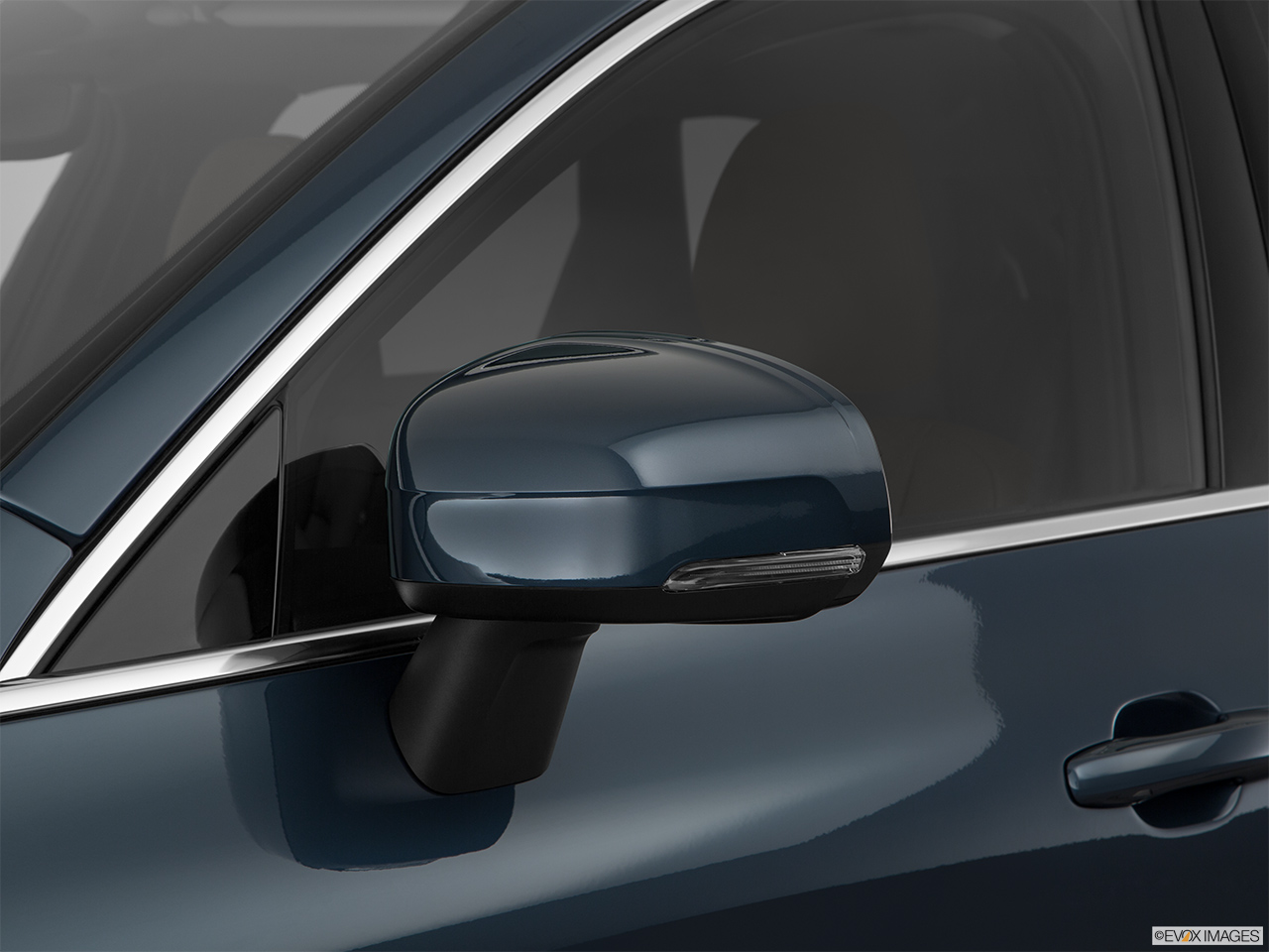 2018 Volvo XC60 T5 Momentum Driver's side mirror, 3_4 rear 