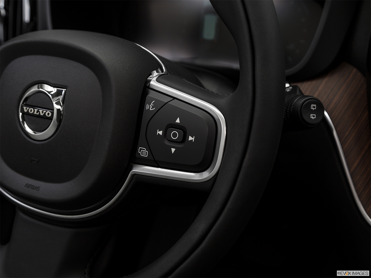 2018 Volvo XC60 T5 Momentum Steering Wheel Controls (Right Side) 