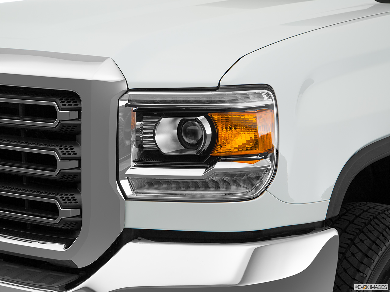 2019 GMC Sierra 2500HD SLT Drivers Side Headlight. 