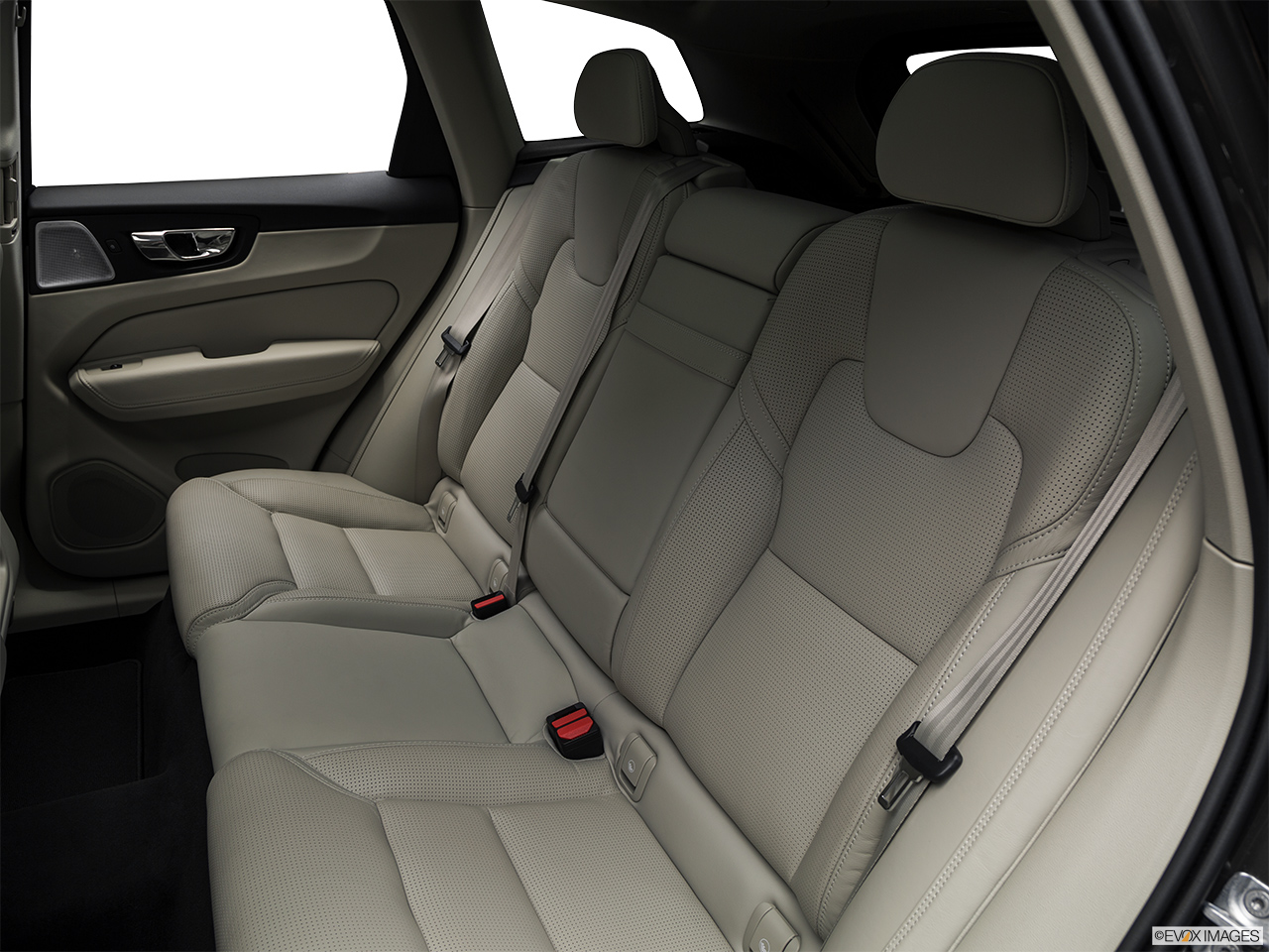 2019 Volvo XC60 T6 Inscription Rear seats from Drivers Side. 