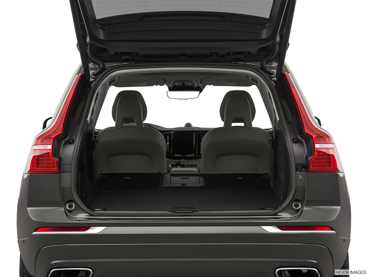 2019 Volvo XC60 T6 Inscription Hatchback & SUV rear angle. 