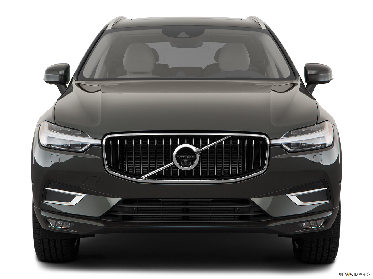 2019 Volvo XC60 T6 Inscription Low/wide front. 
