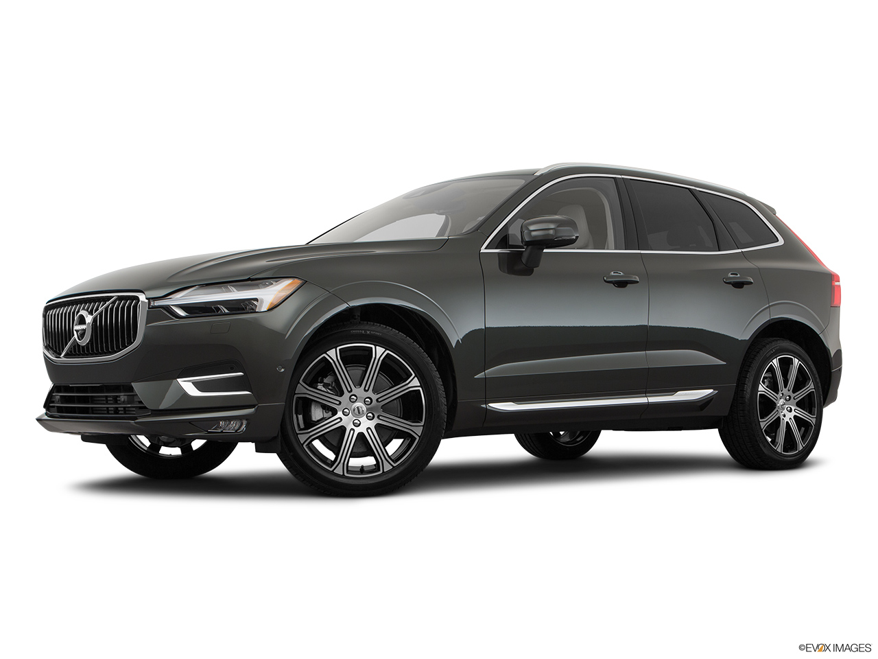 2019 Volvo XC60 T6 Inscription Low/wide front 5/8. 