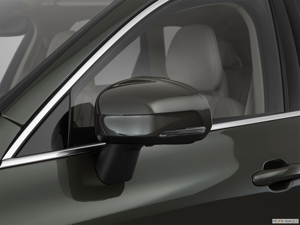 2019 Volvo XC60 T6 Inscription Driver's side mirror, 3_4 rear 