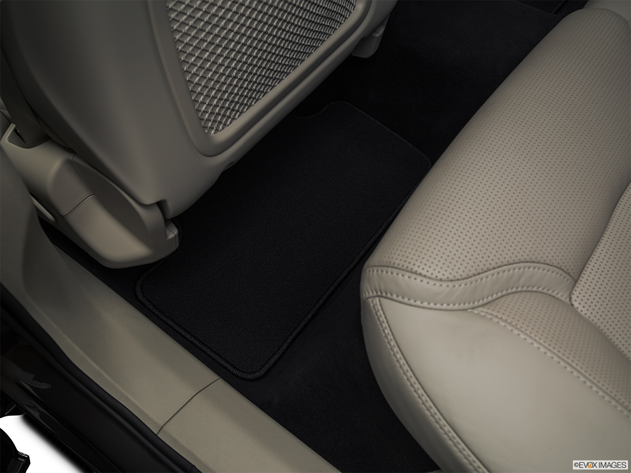2019 Volvo XC60 T6 Inscription Rear driver's side floor mat. Mid-seat level from outside looking in. 