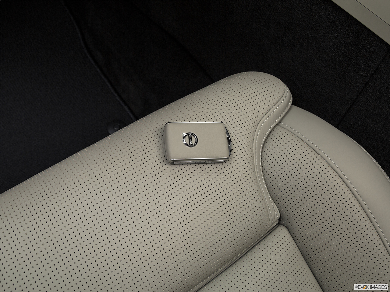 2019 Volvo XC60 T6 Inscription Key fob on driver's seat. 
