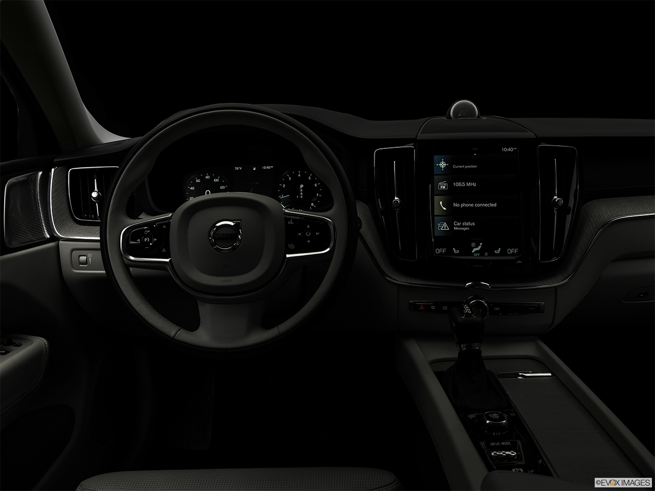 2019 Volvo XC60 T6 Inscription Centered wide dash shot - "night" shot. 