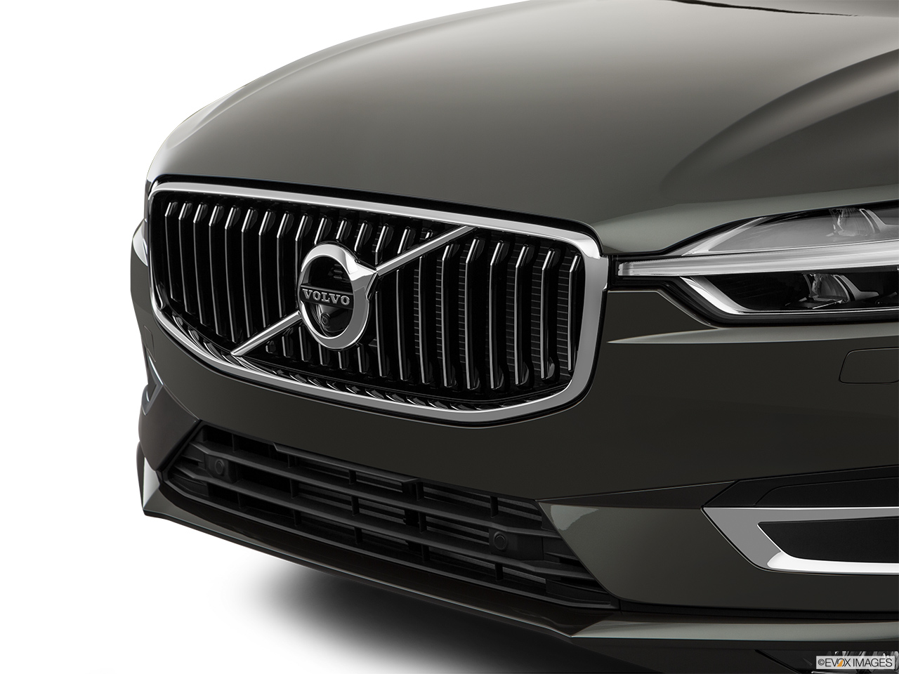 2019 Volvo XC60 T6 Inscription Close up of Grill. 