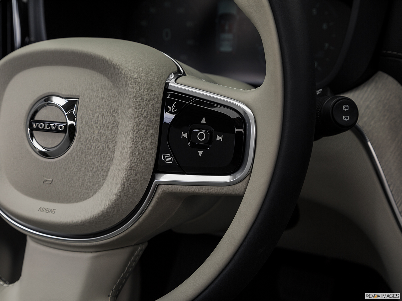 2019 Volvo XC60 T6 Inscription Steering Wheel Controls (Right Side) 