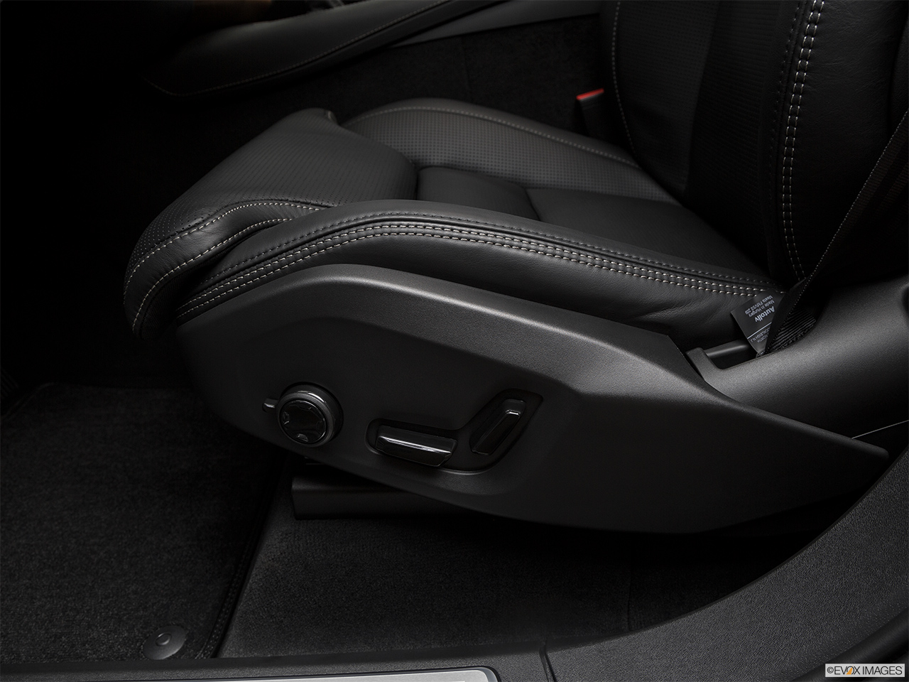 2019 Volvo XC90  T6 Inscription Seat Adjustment Controllers. 
