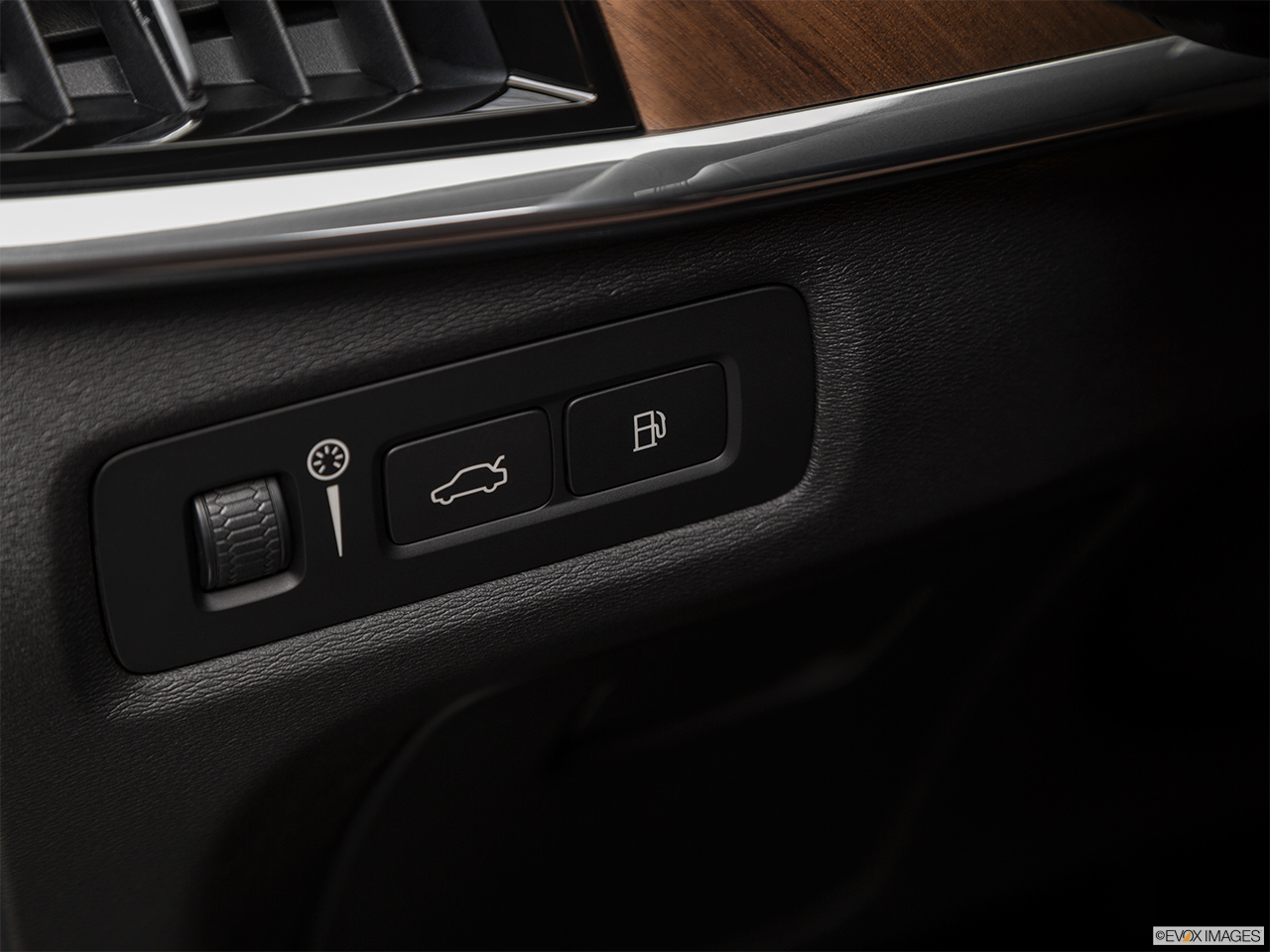 2018 Volvo S90 T8 Inscription eAWD Plug-in Hybrid Gas cap release. 
