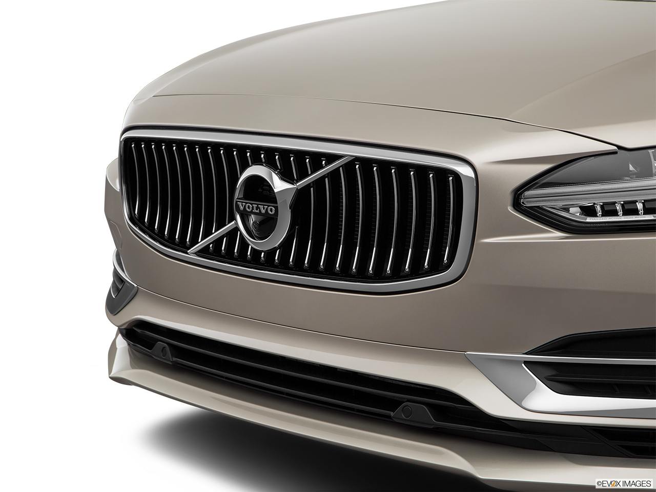 2018 Volvo S90 T8 Inscription eAWD Plug-in Hybrid Close up of Grill. 