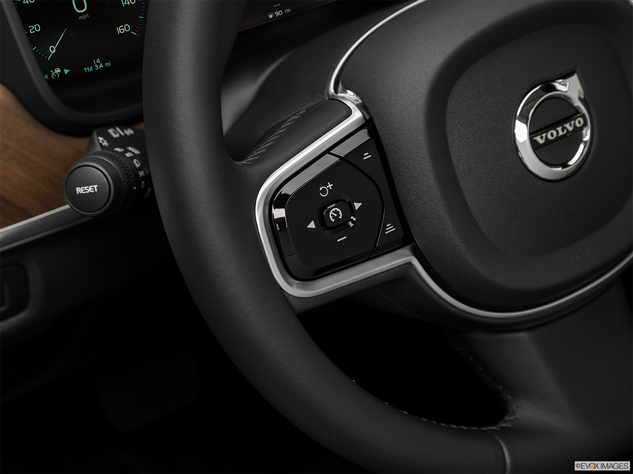 2018 Volvo S90 T8 Inscription eAWD Plug-in Hybrid Steering Wheel Controls (Left Side) 