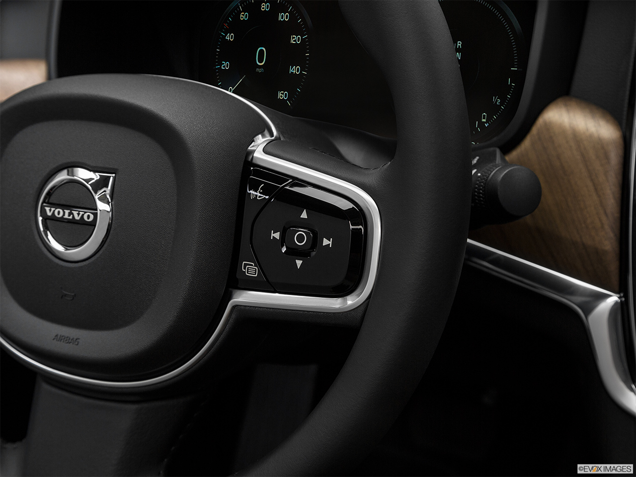 2018 Volvo S90 T8 Inscription eAWD Plug-in Hybrid Steering Wheel Controls (Right Side) 