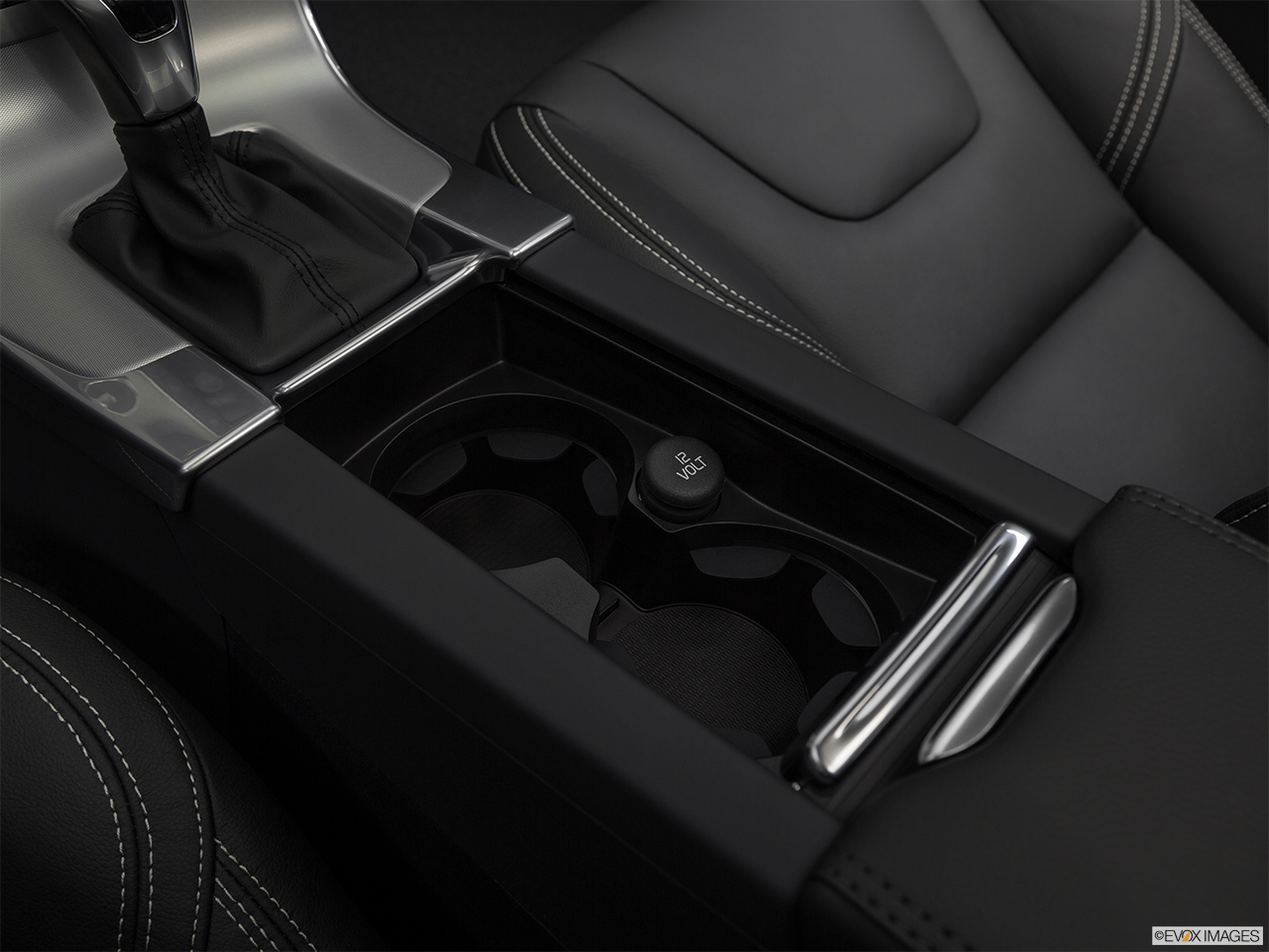 2018 Volvo V60 T5 Dynamic Cup holders. 