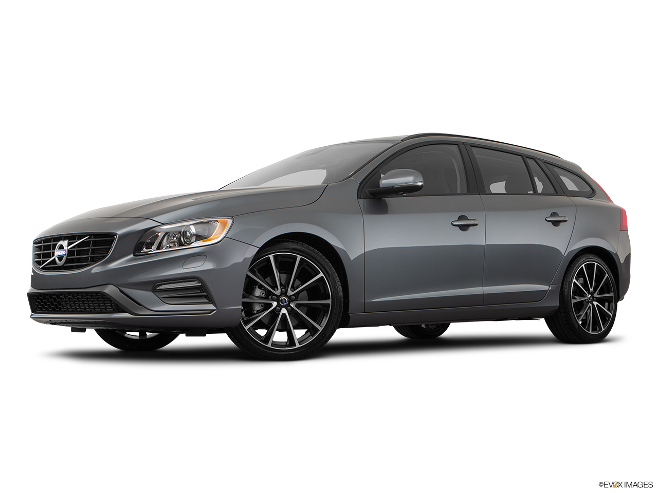 2018 Volvo V60 T5 Dynamic Low/wide front 5/8. 