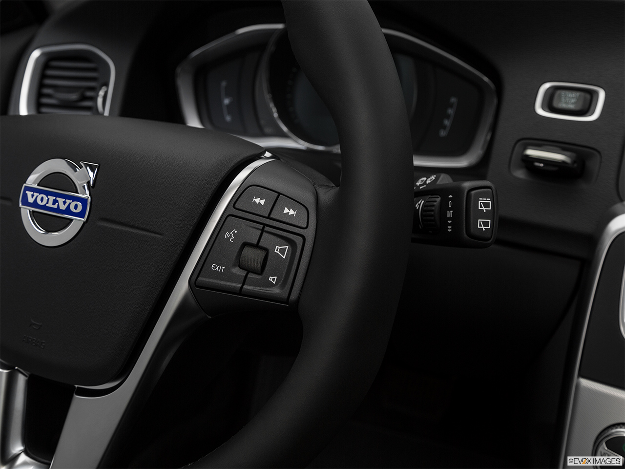 2018 Volvo V60 T5 Dynamic Steering Wheel Controls (Right Side) 