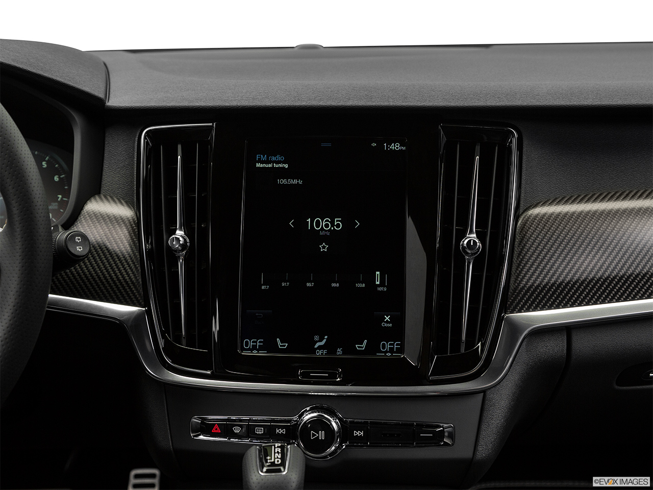 2018 Volvo V90 T6 AWD R-DESIGN Closeup of radio head unit 