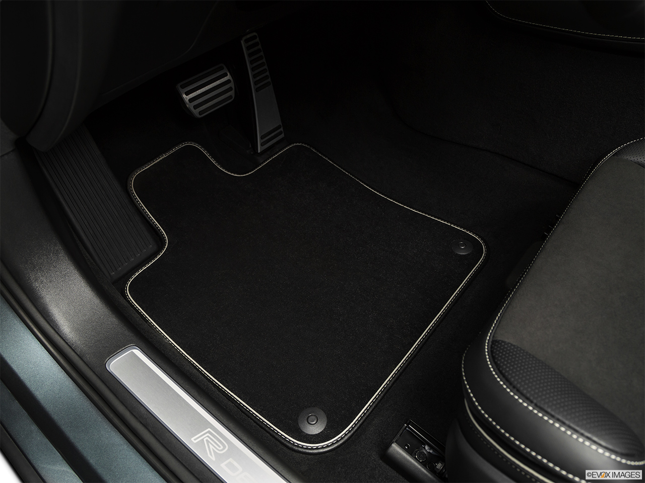 2019 Volvo V90 T6 AWD R-DESIGN Driver's floor mat and pedals. Mid-seat level from outside looking in. 