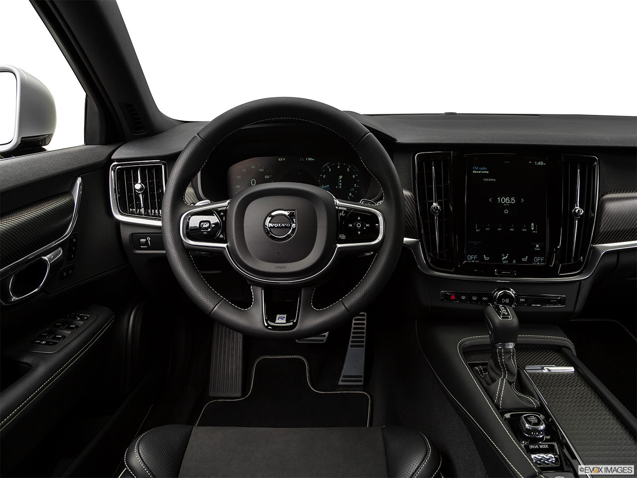 2018 Volvo V90 T6 AWD R-DESIGN Steering wheel/Center Console. 