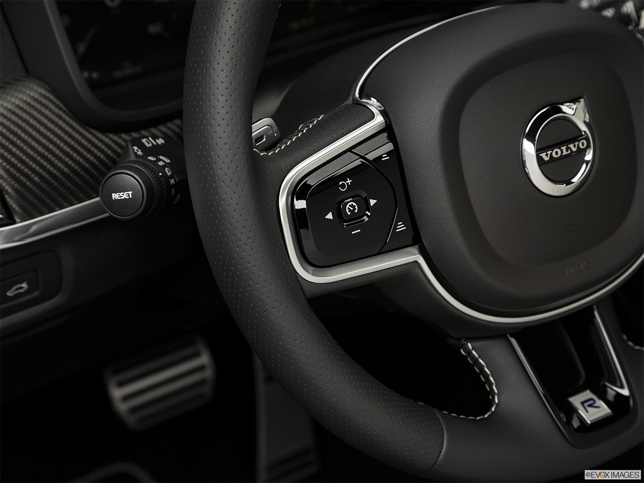 2019 Volvo V90 T6 AWD R-DESIGN Steering Wheel Controls (Left Side) 