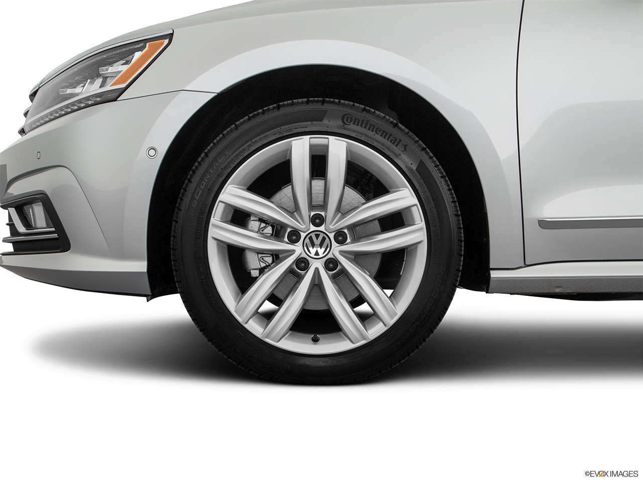 2018 Volkswagen Passat 2.0T SEL Premium Front Drivers side wheel at profile. 
