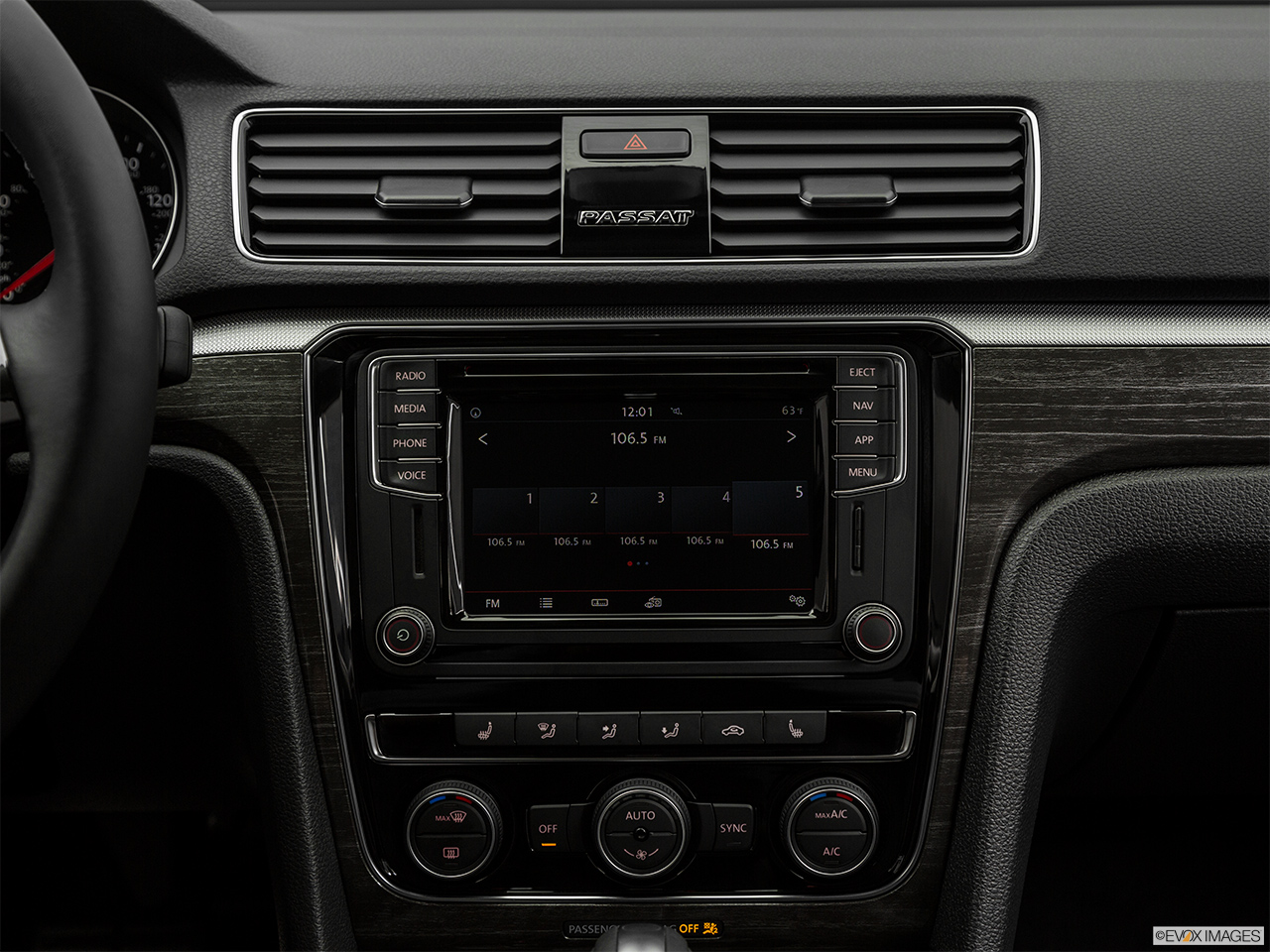 2018 Volkswagen Passat 2.0T SEL Premium Closeup of radio head unit 