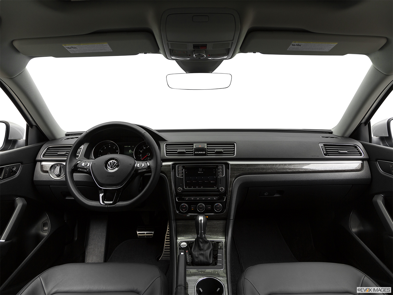 2018 Volkswagen Passat 2.0T SEL Premium Centered wide dash shot 