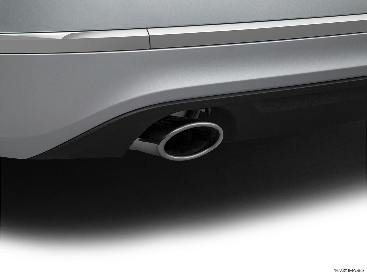 2018 Volkswagen Passat 2.0T SEL Premium Chrome tip exhaust pipe. 