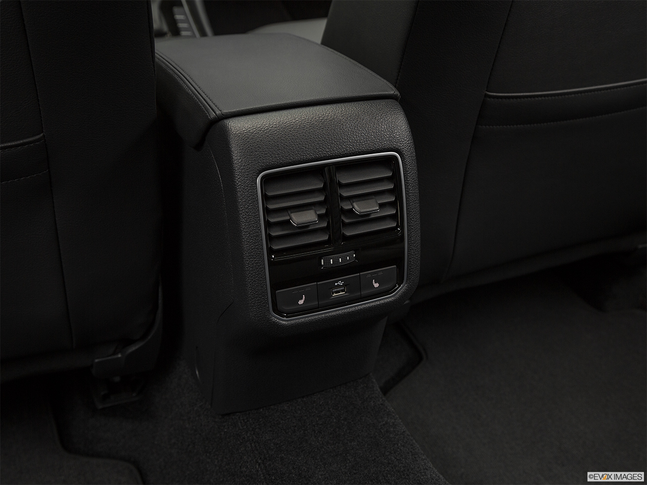 2018 Volkswagen Passat 2.0T SEL Premium Rear A/C controls. 