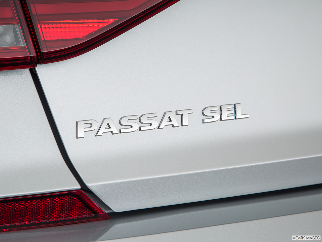 2018 Volkswagen Passat 2.0T SEL Premium Rear model badge/emblem 