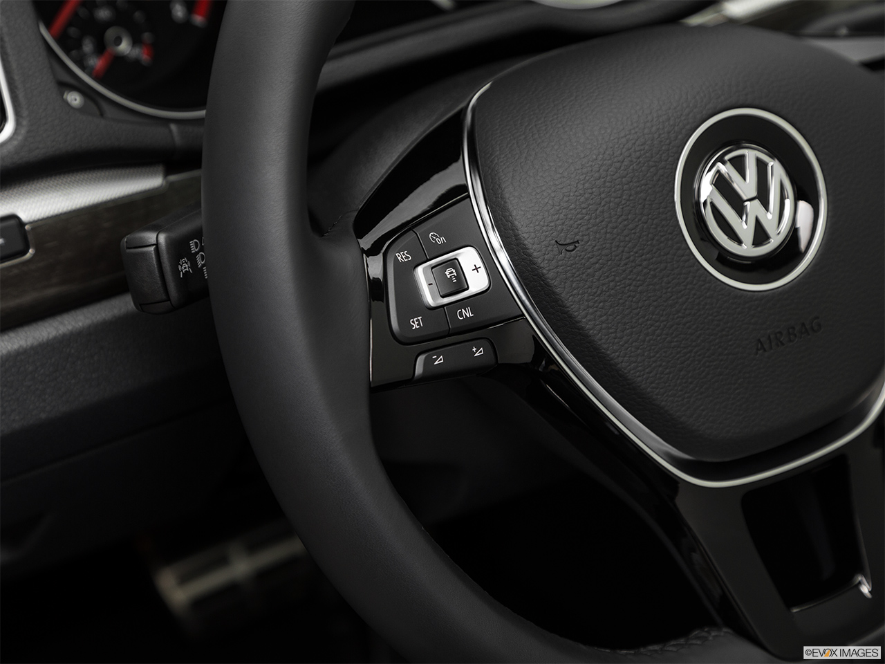 2018 Volkswagen Passat 2.0T SEL Premium Steering Wheel Controls (Left Side) 